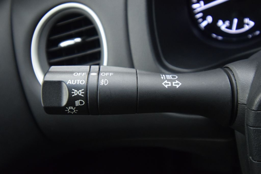 Used 2016 Silver Nissan Platinum image 37