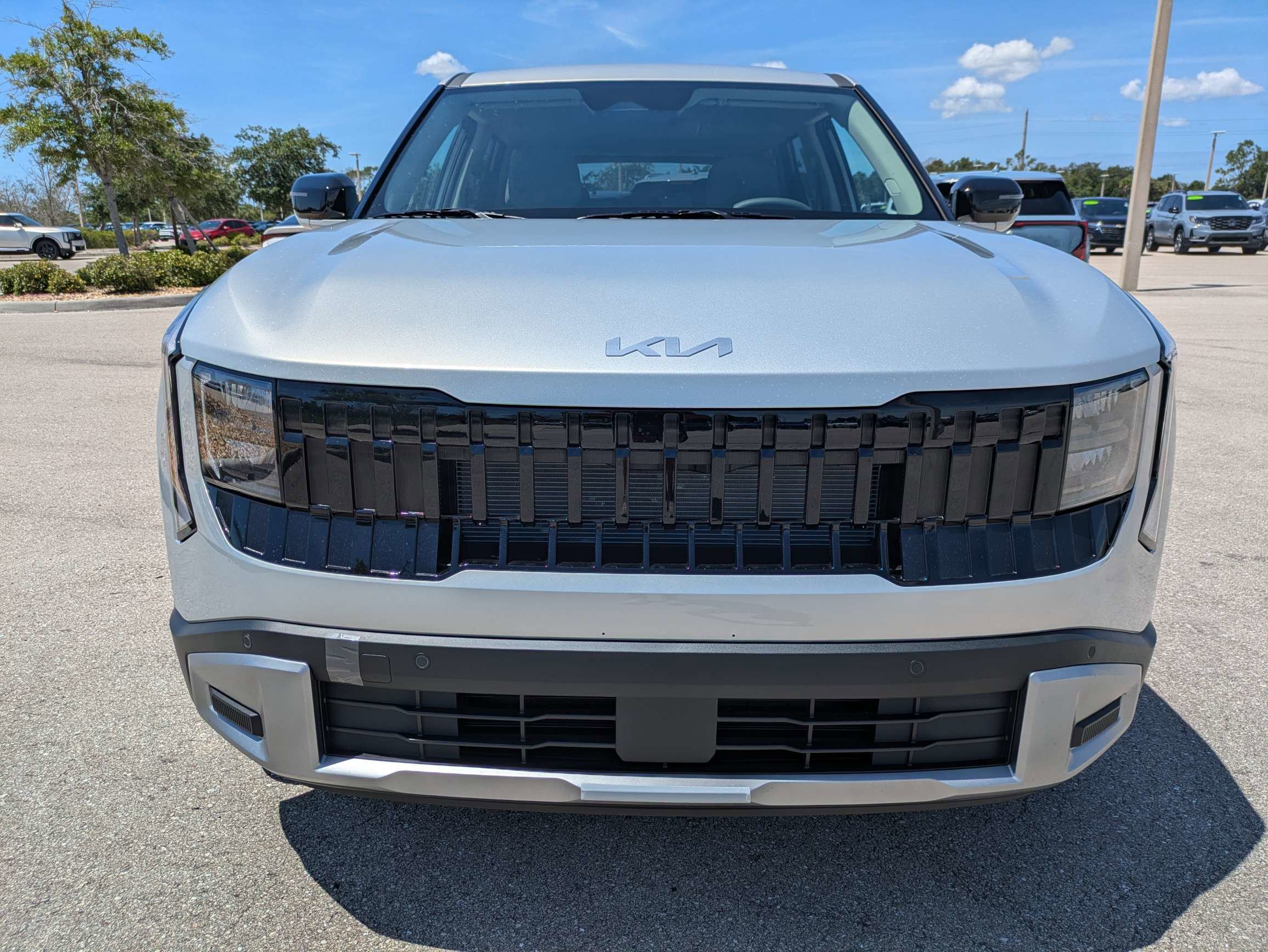 New 2027 Ivory Silver Kia S image 3