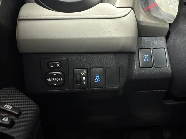 Used 2015 Blue Toyota LE image 18