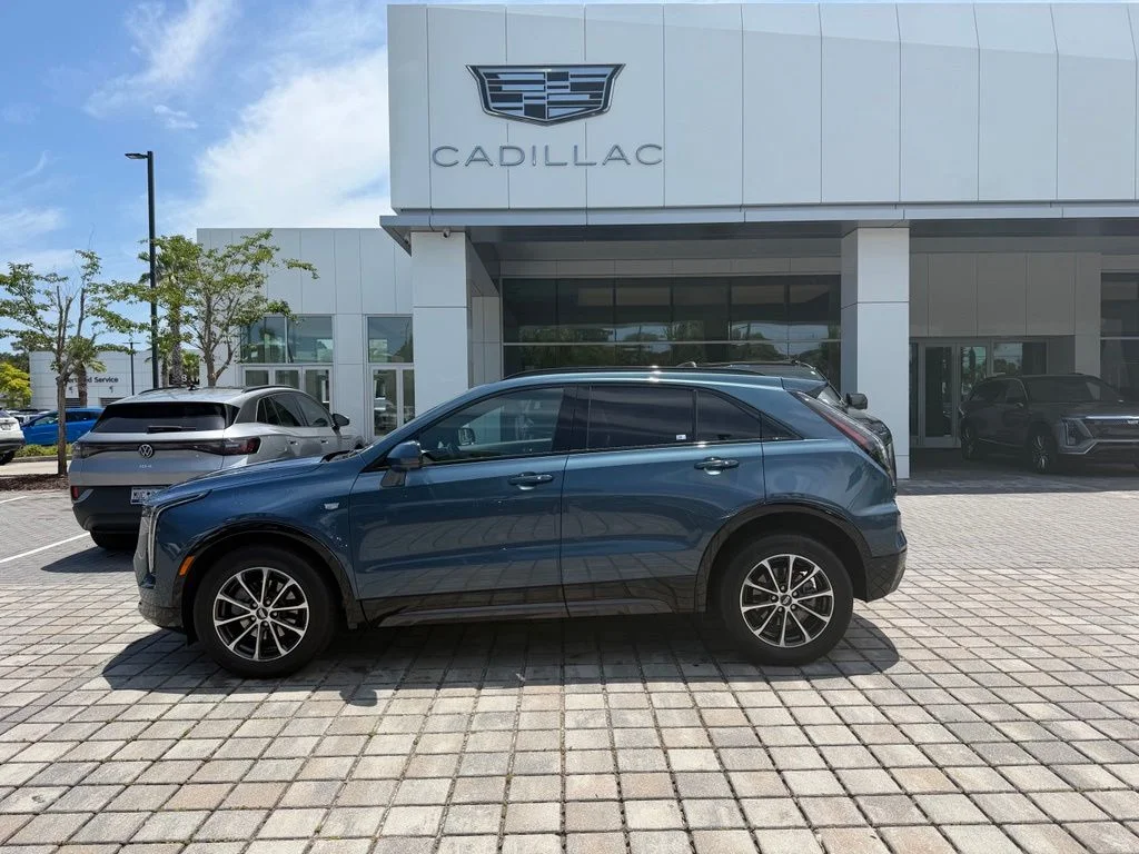 2025 Cadillac XT4 Sport's photo