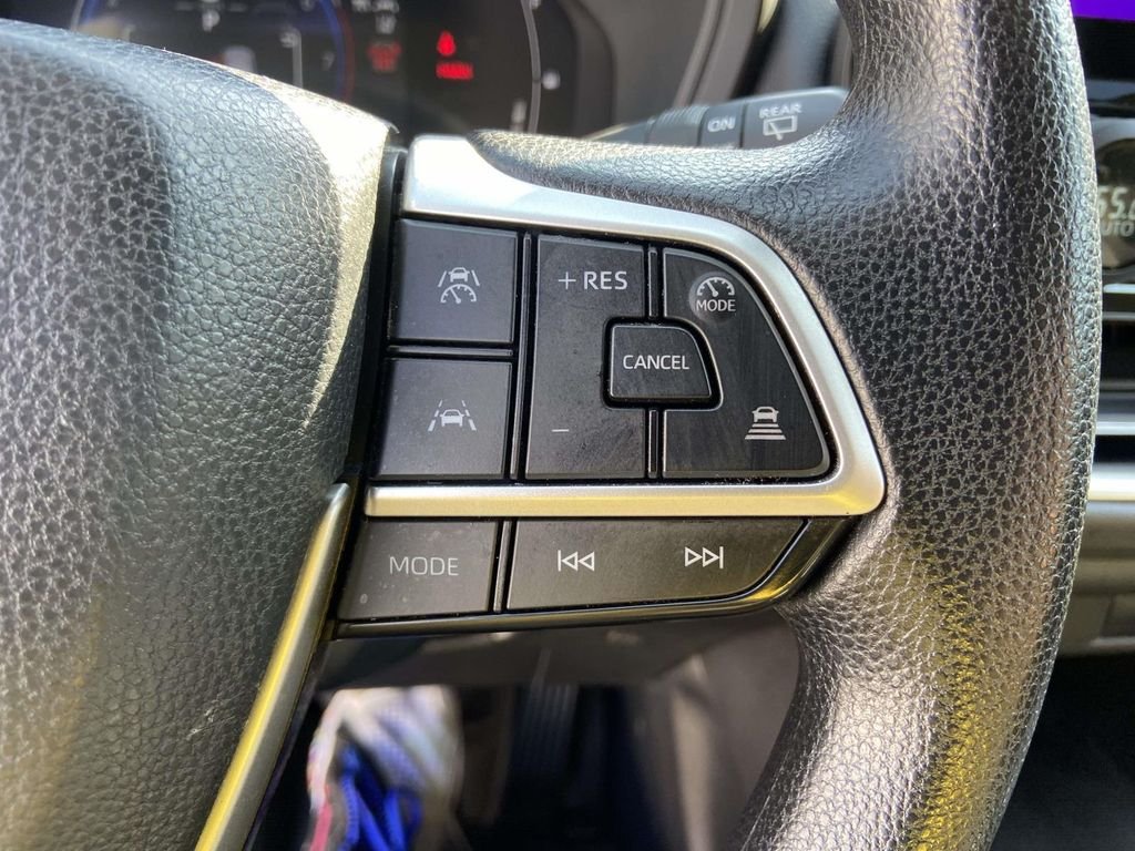 Used 2025 White Toyota LE image 34