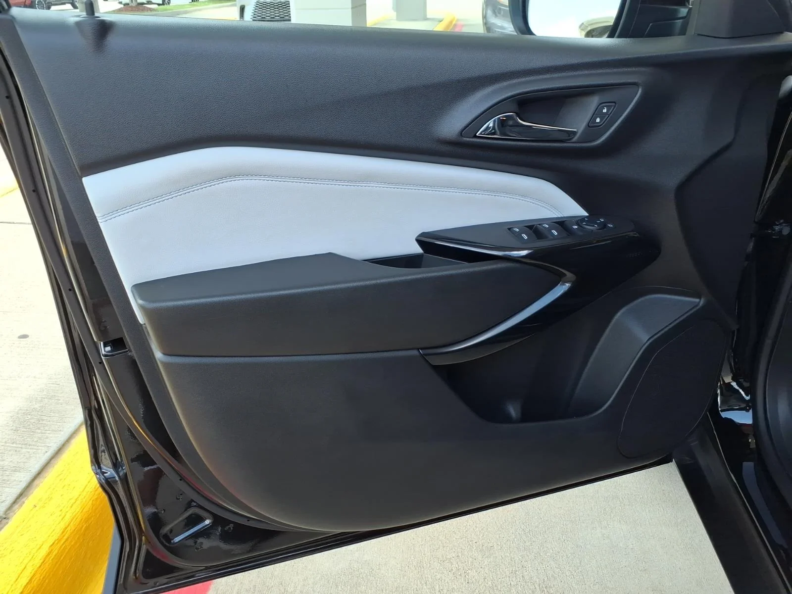 Used 2025 Mosaic Black Metallic Chevrolet LT image 19