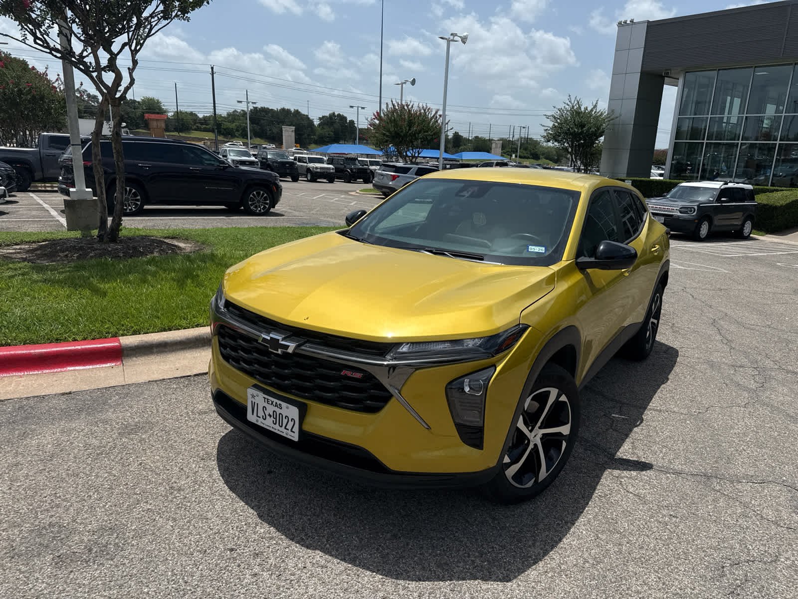 Used 2025 Nitro Yellow Metallic Chevrolet 1RS image 3