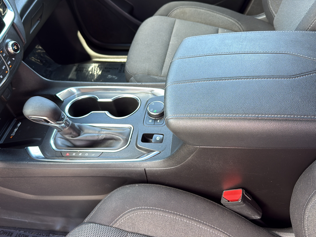 Used 2022 White Chevrolet LT image 19