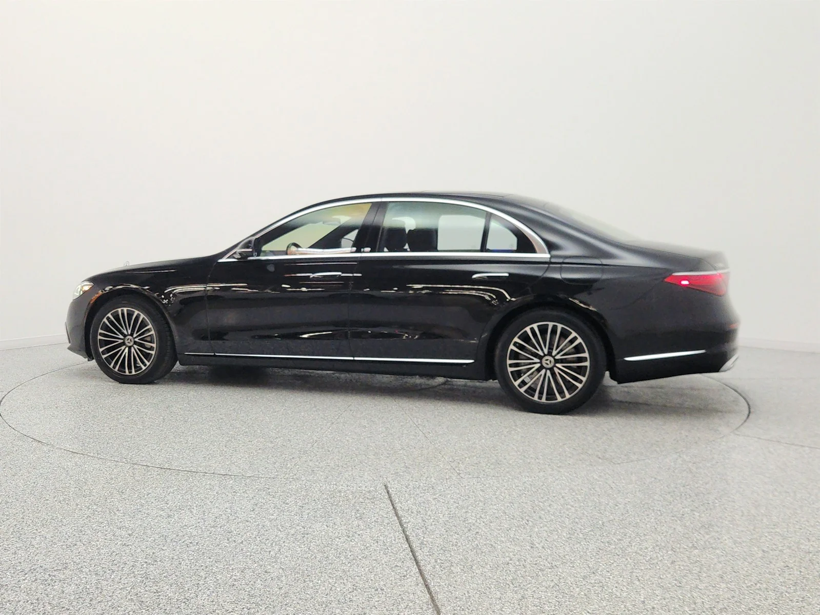 Used 2023 Obsidian Black Mercedes-Benz S 580e 4MATIC® Sedan image 8