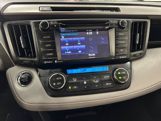 Used 2018 Silver Toyota XLE image 11
