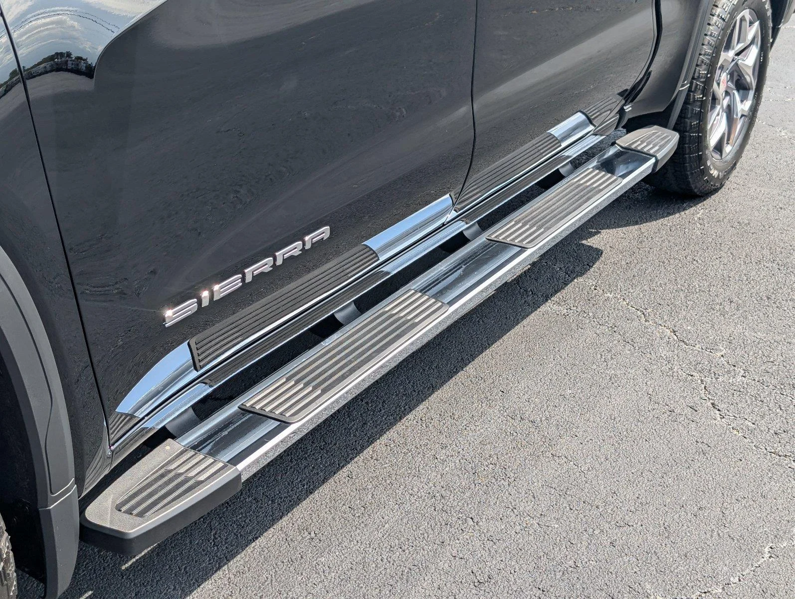 New 2026 Onyx Black GMC SLT image 13