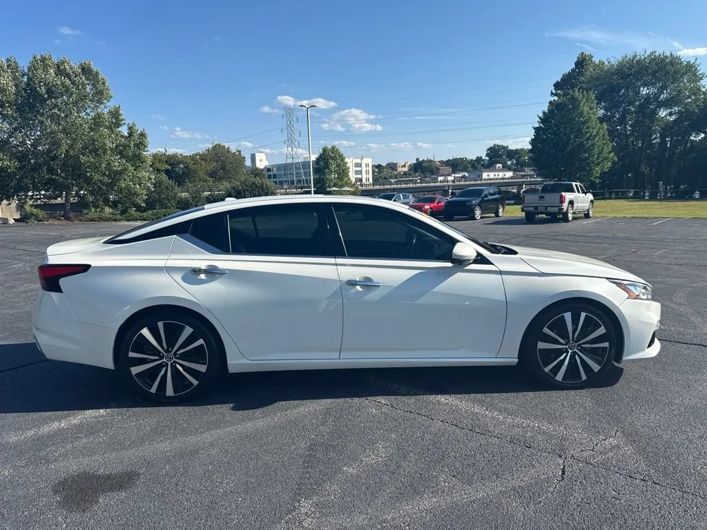 Used 2019 Pearl White Tricoat Nissan 2.5 Platinum image 9