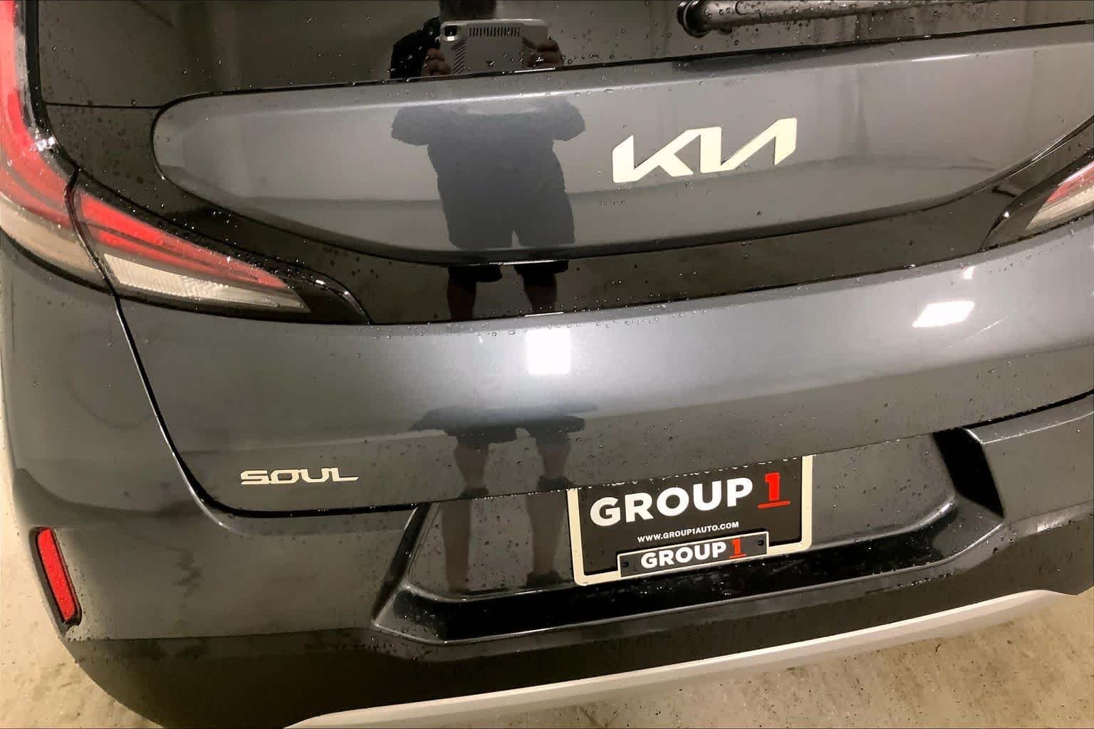 Used 2025 Gravity Gray Kia LX image 9