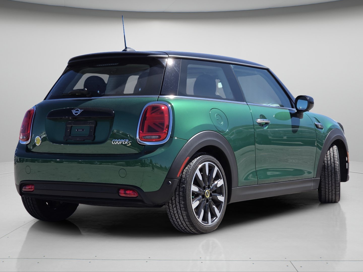 Used 2024 British Racing Green MINI Cooper SE image 25