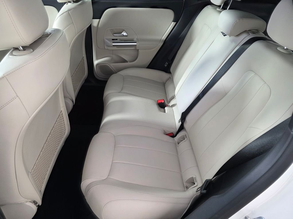 New 2026 Polar White Mercedes-Benz GLA 250 image 10