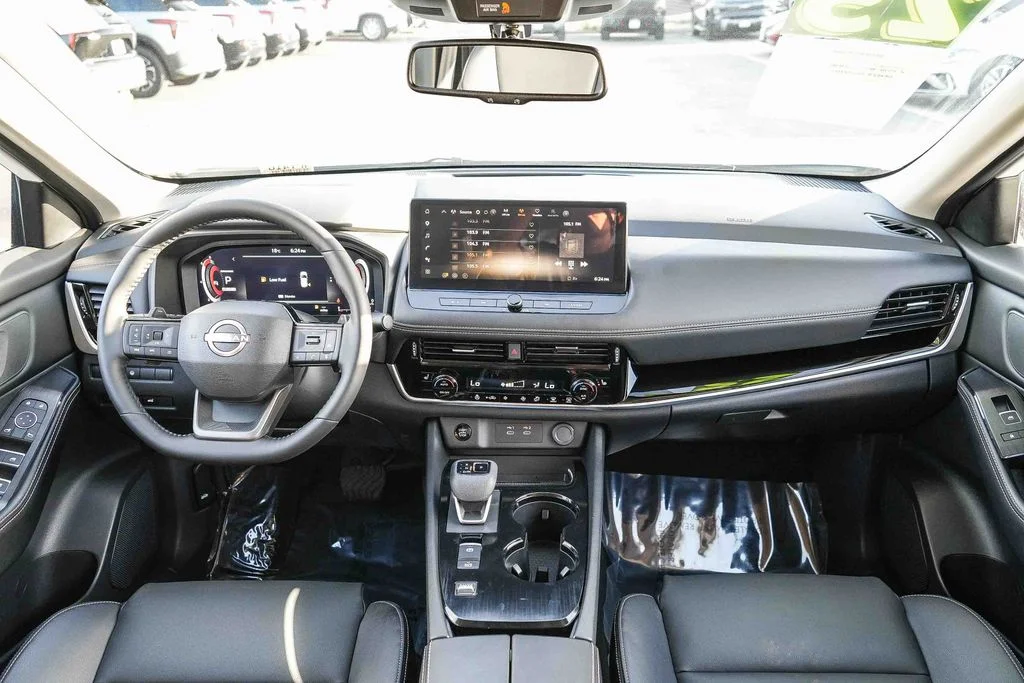 Used 2025 White Nissan SL image 12