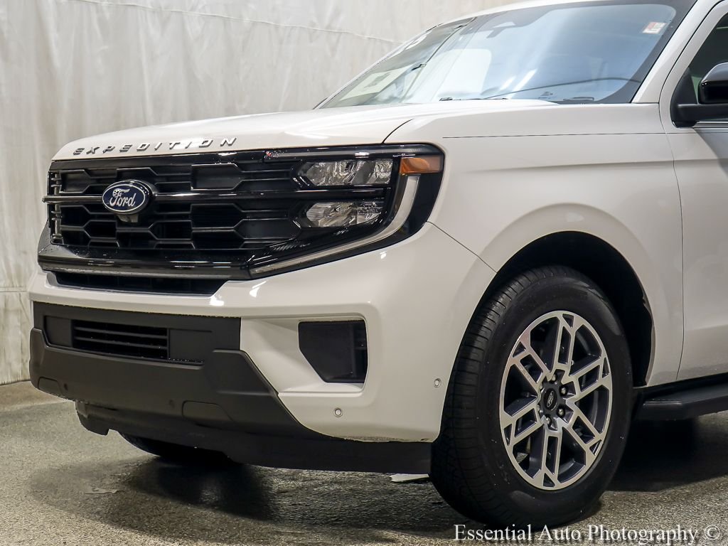 Used 2025 Oxford White Ford Active image 3