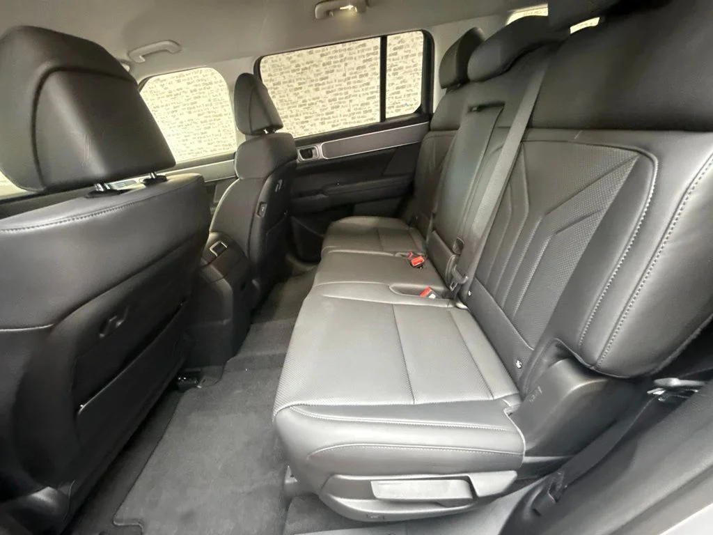 New 2027 Shimmering Silver Hyundai SEL image 14