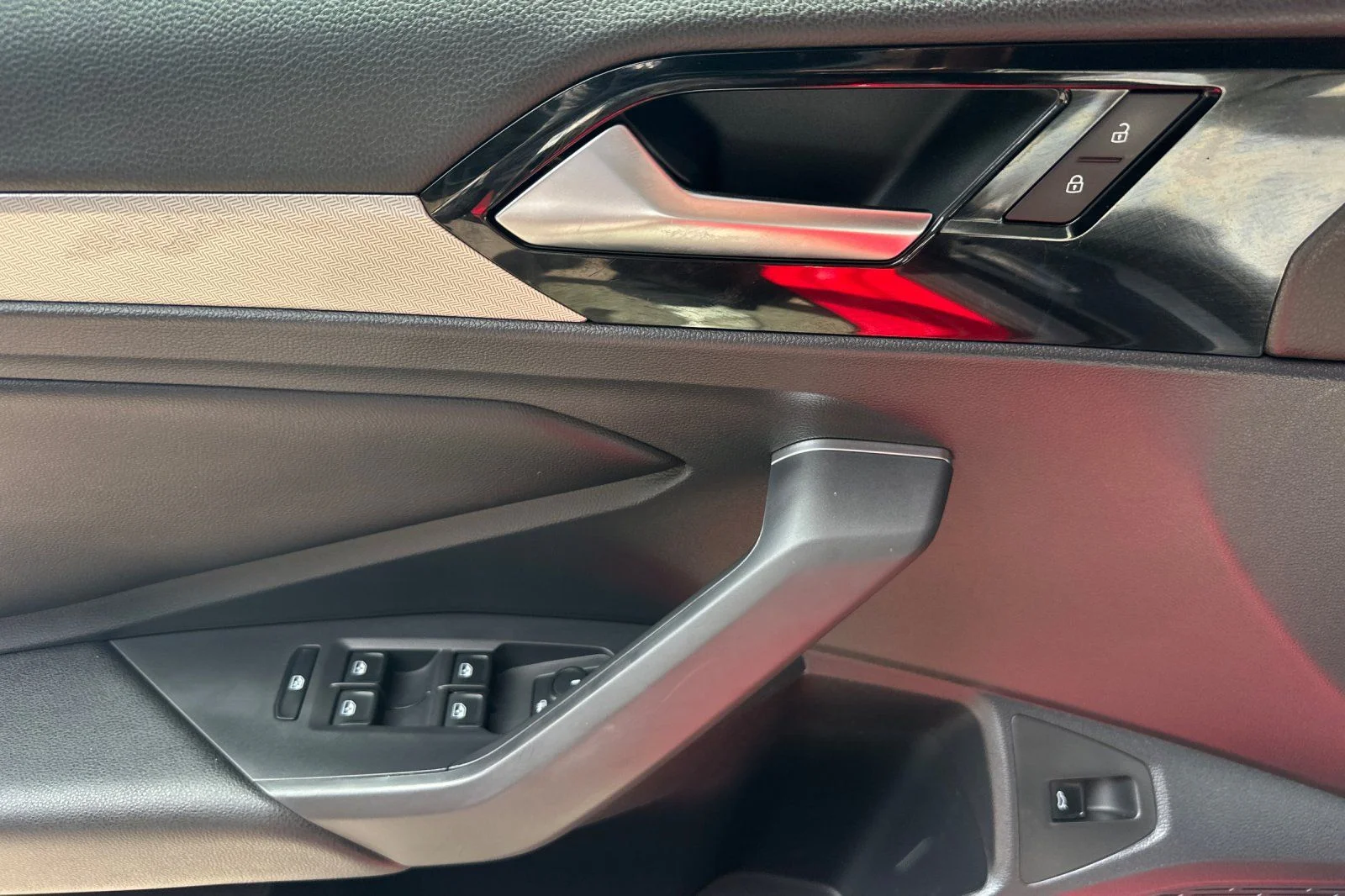 Used 2019 Red Volkswagen R-Line image 11