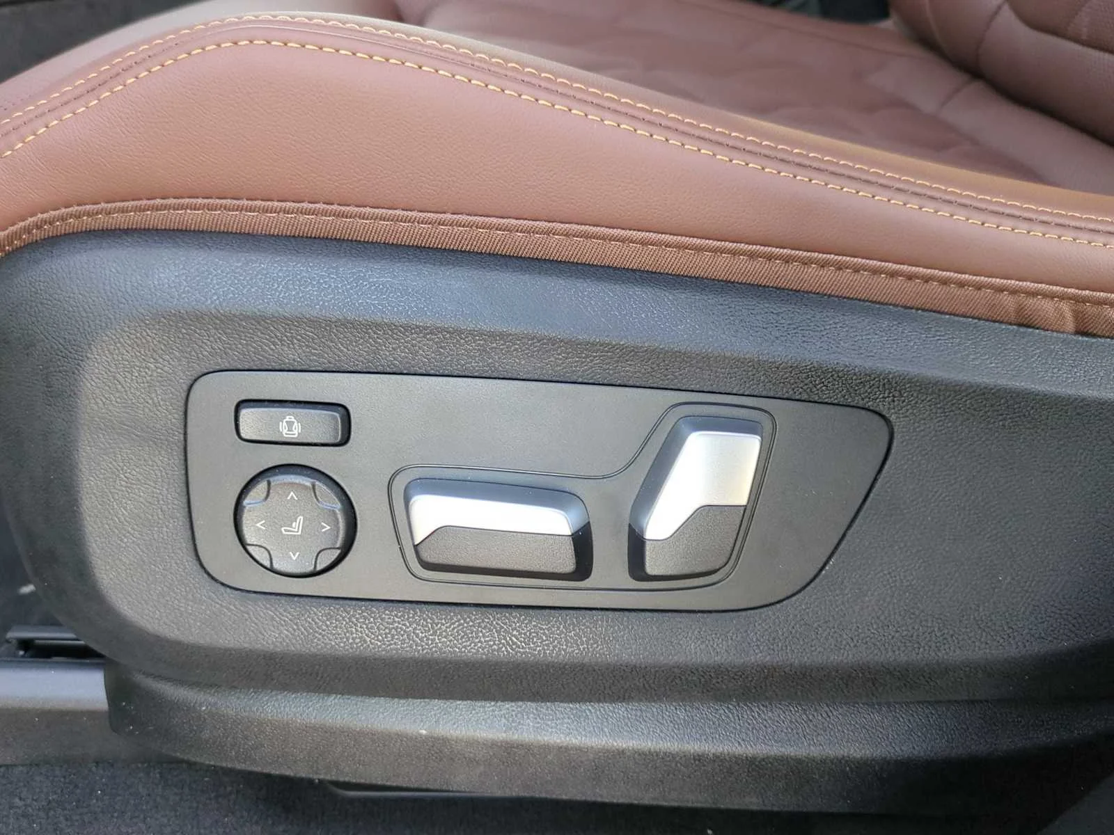 New 2026 Blue Ridge Mountain Metallic BMW xDrive40i image 17