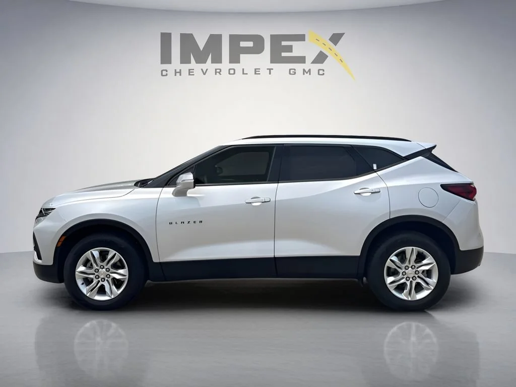Used 2022 Silver Ice Metallic Chevrolet 2LT image 2