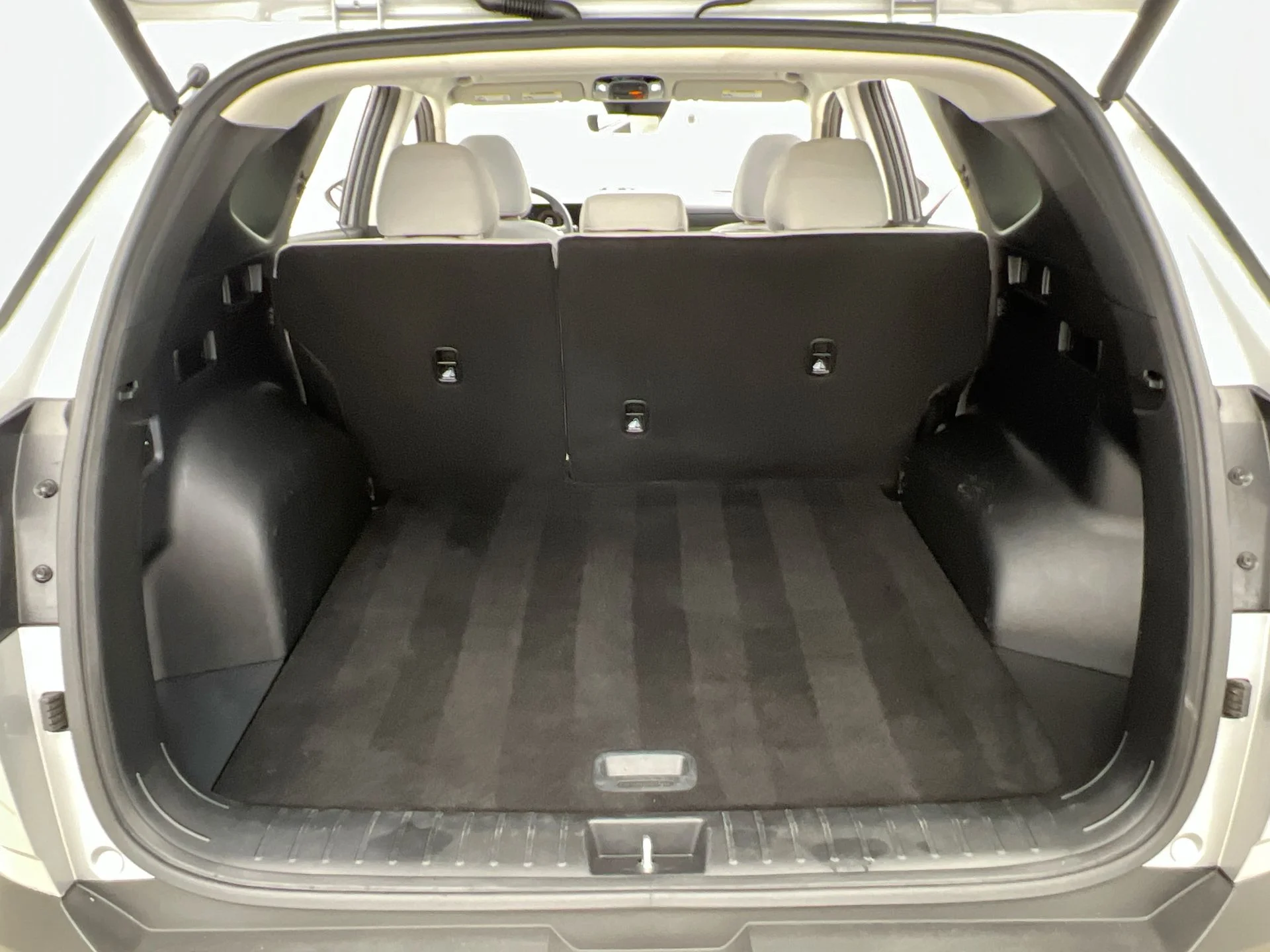 Used 2025 Silver Hyundai SEL image 37