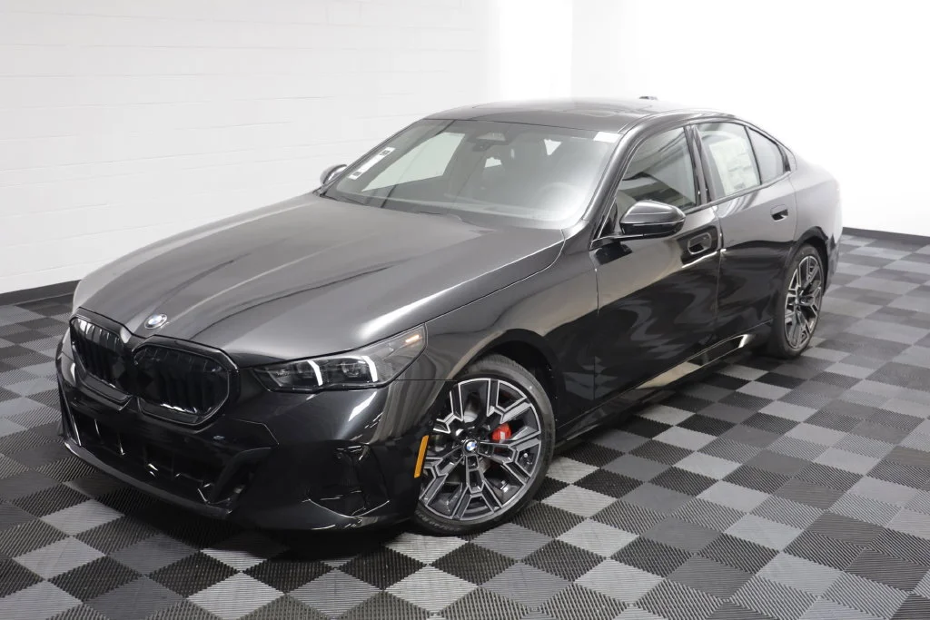 New 2027 BLACK SAPPHIRE BMW 530i xDrive image 2