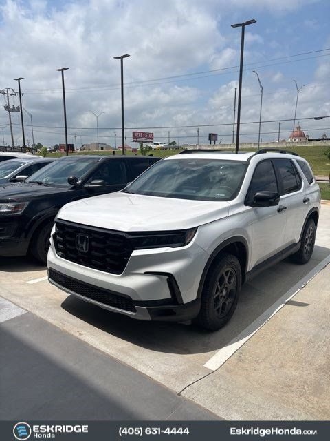 2025 Honda Pilot TrailSport AWD's photo