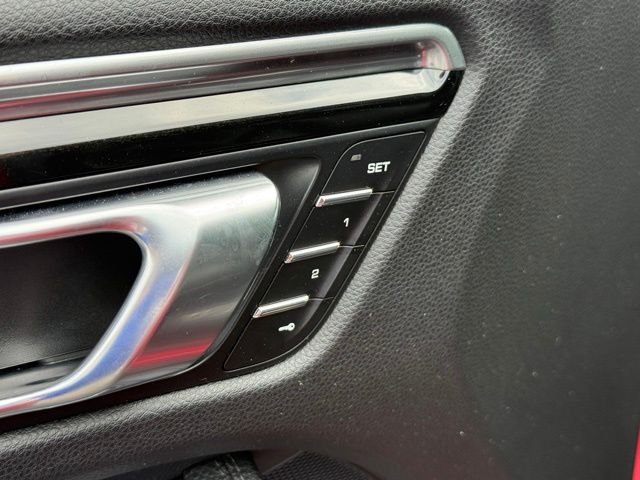 Used 2018 Red Porsche Base image 10