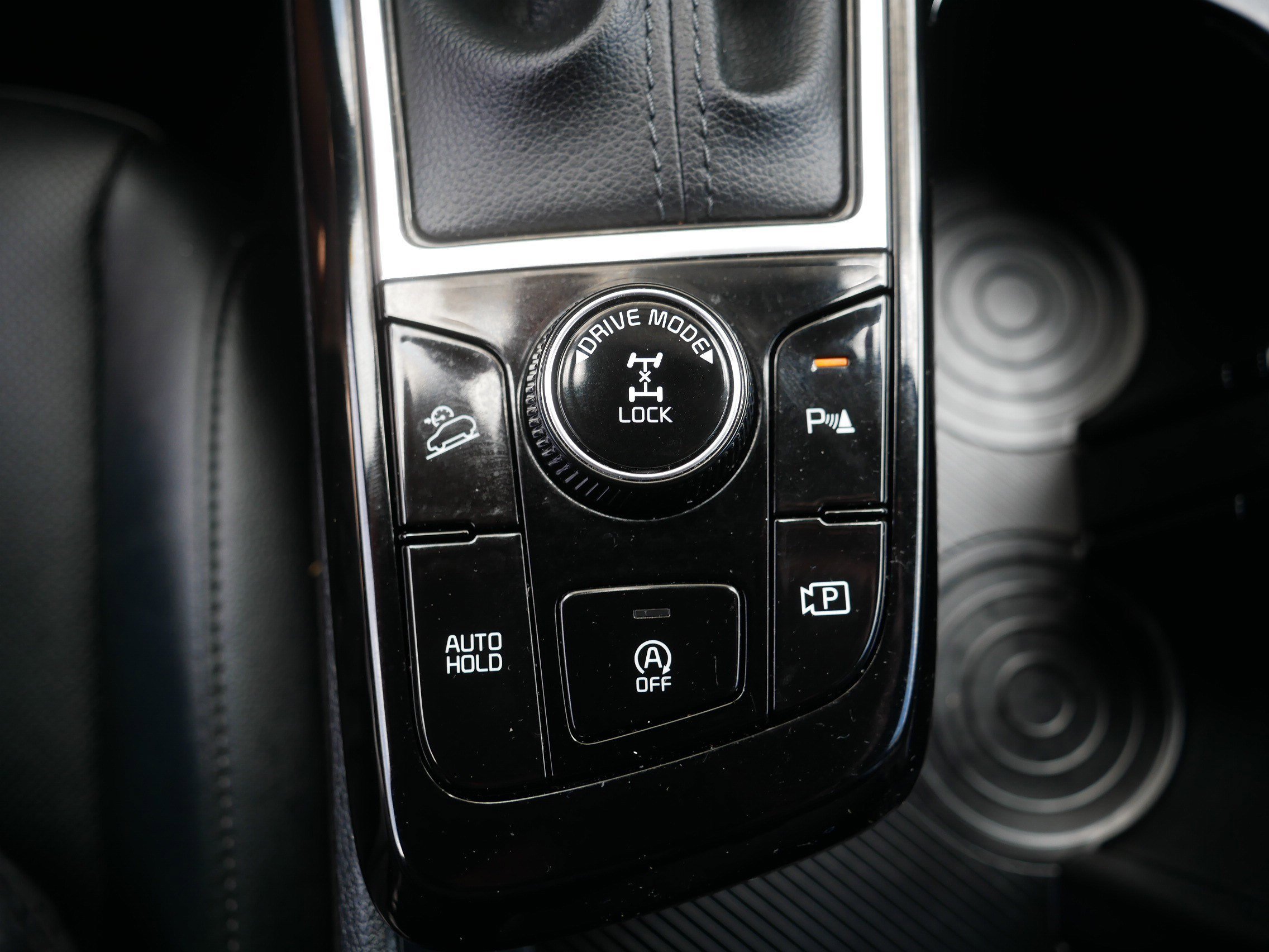 Certified Used 2024 Wolf Gray Kia X-Line image 32