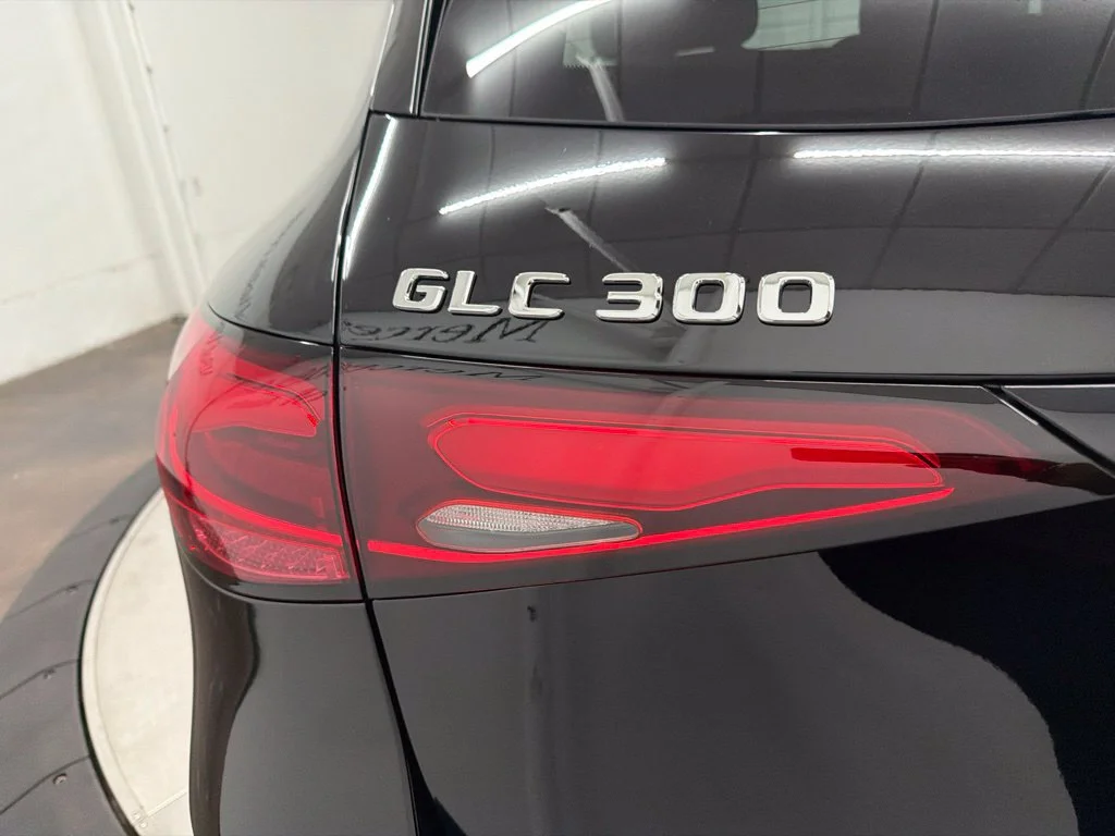 New 2027 Black Mercedes-Benz GLC 300 image 11