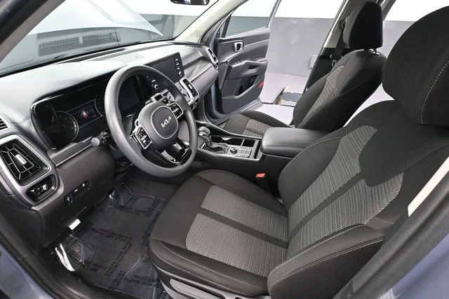 2023 Kia Sorento LX - Photo 21