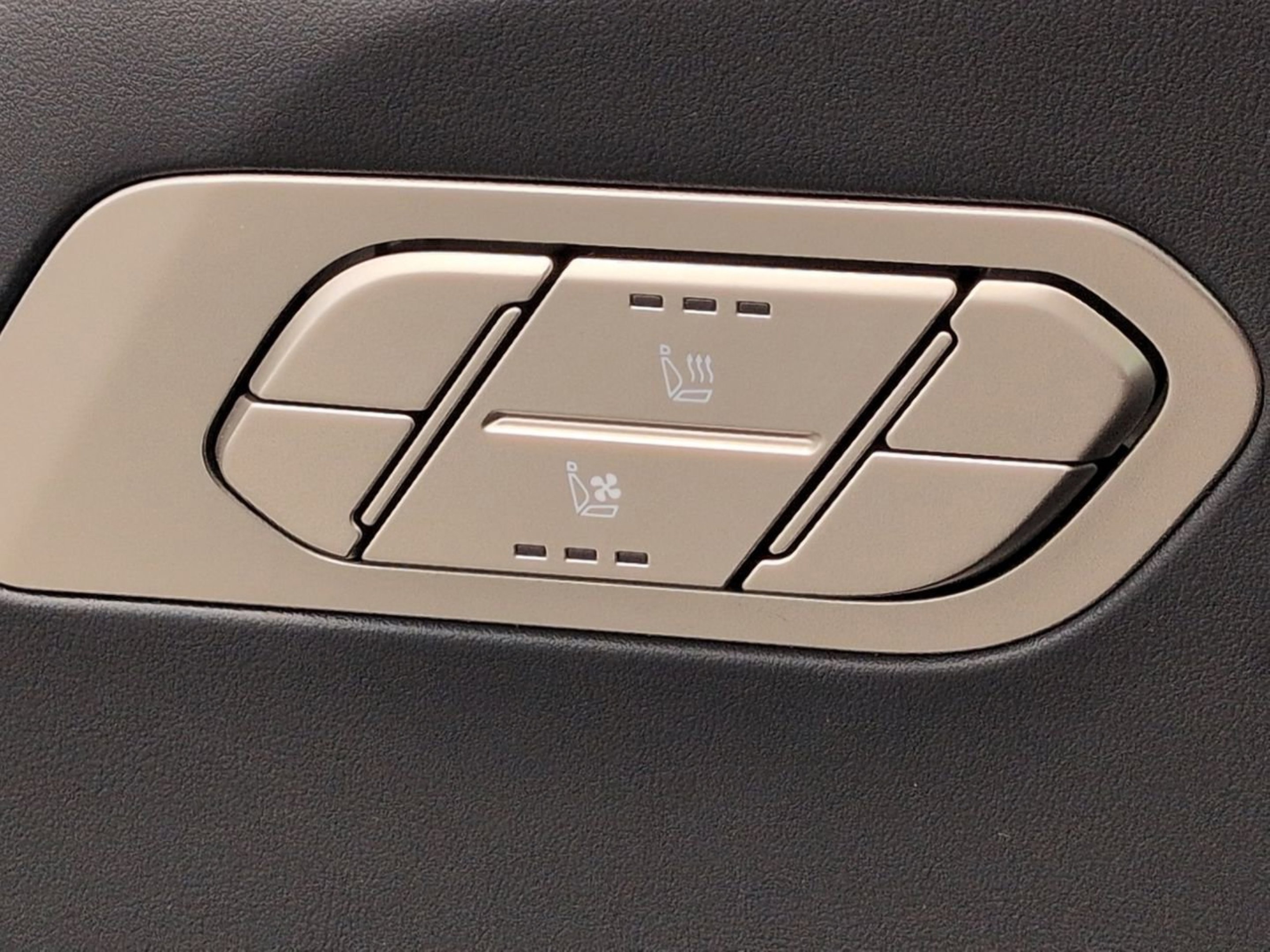 New 2027 Glacial White Pearl Kia EX image 25