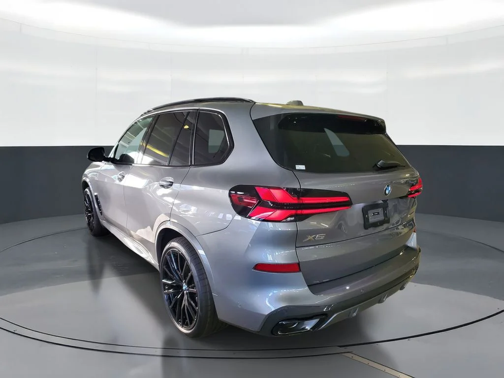 New 2026 Skyscraper Grey Metallic BMW sDrive40i image 4