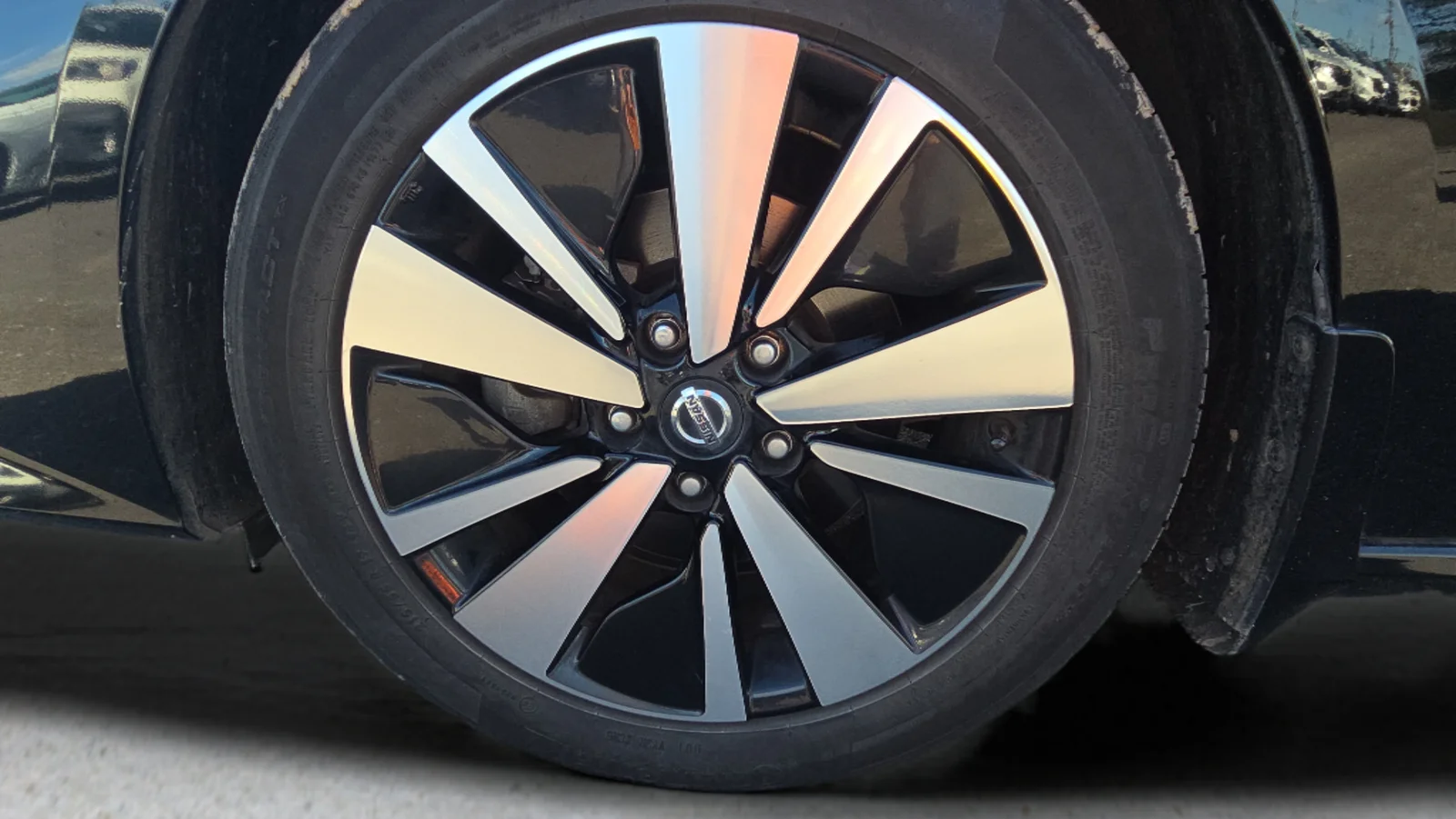 Used 2021 Black Nissan 2.5 SL image 33