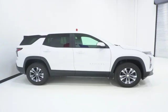 New 2027 Summit White Chevrolet LT image 4