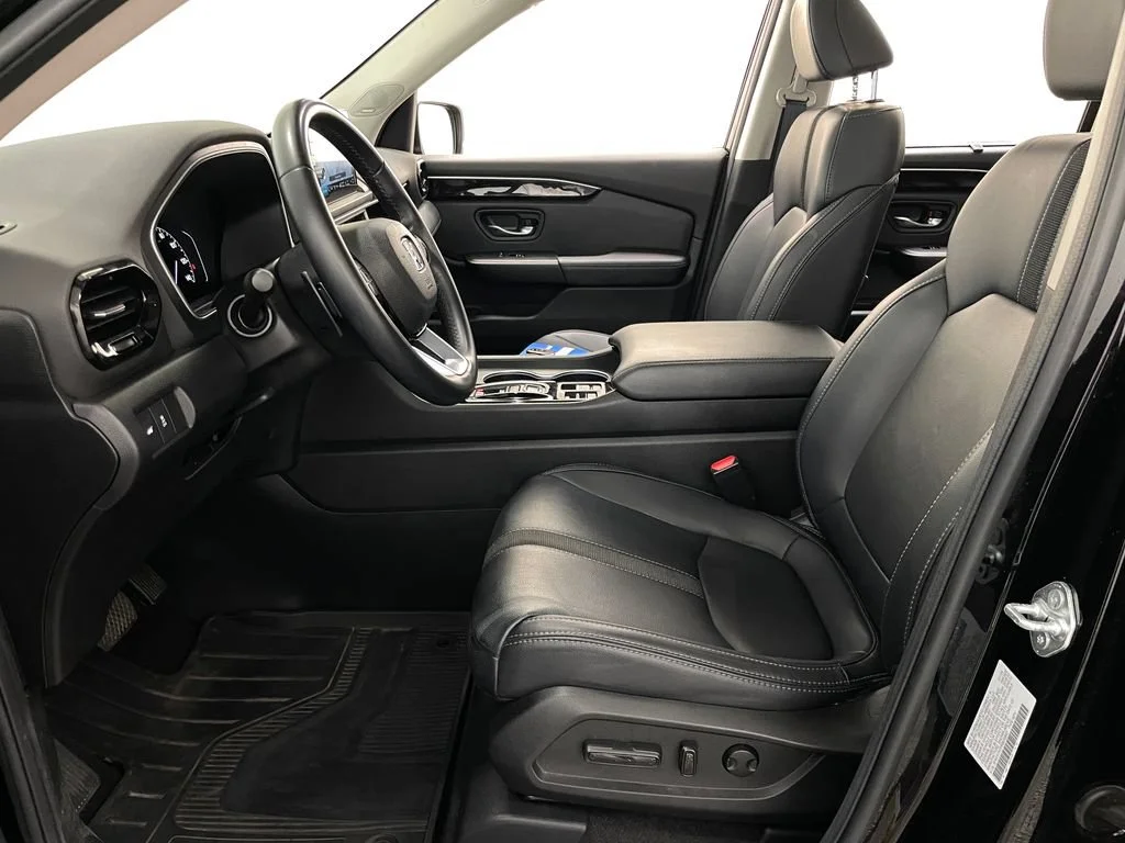 Used 2024 Black Honda Touring image 9