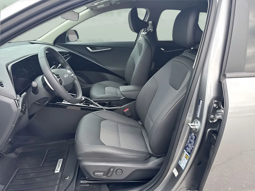 Used 2025 Gray Kia Wind image 9