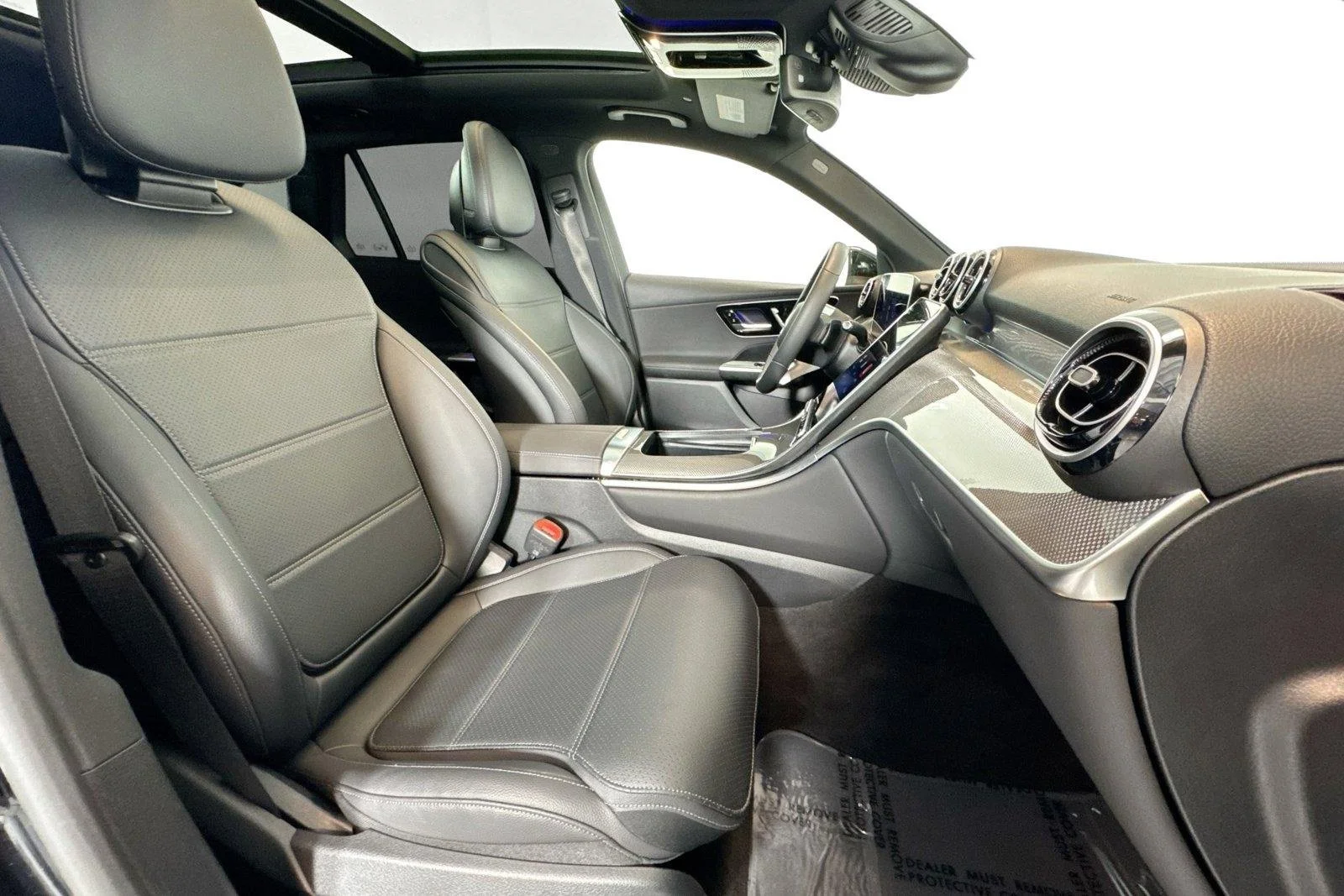 Used 2025 Black Mercedes-Benz GLC 300 image 27