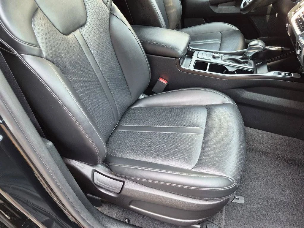 Used 2023 Black Kia X-Line S image 27