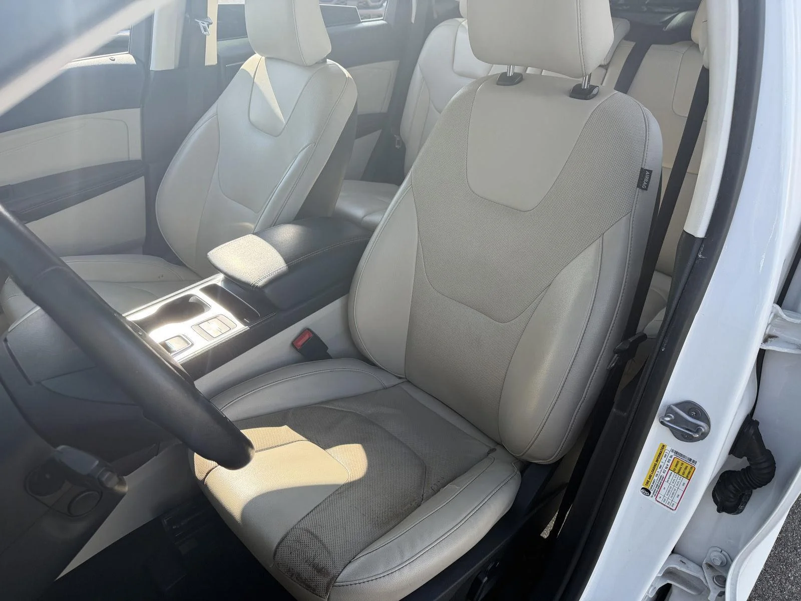 Used 2022 Star White Metallic Tri-Coat Ford Titanium image 13