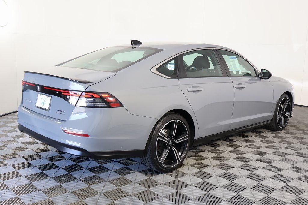 Used 2025 Urban Gray Pearl Honda Sport image 4