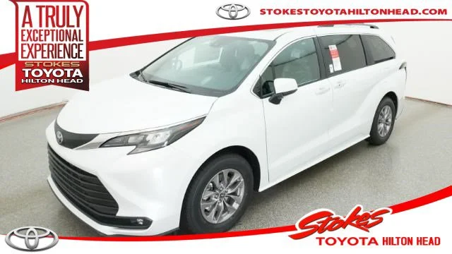 2026 Toyota Sienna XLE 8-Passenger Hybrid FWD's photo