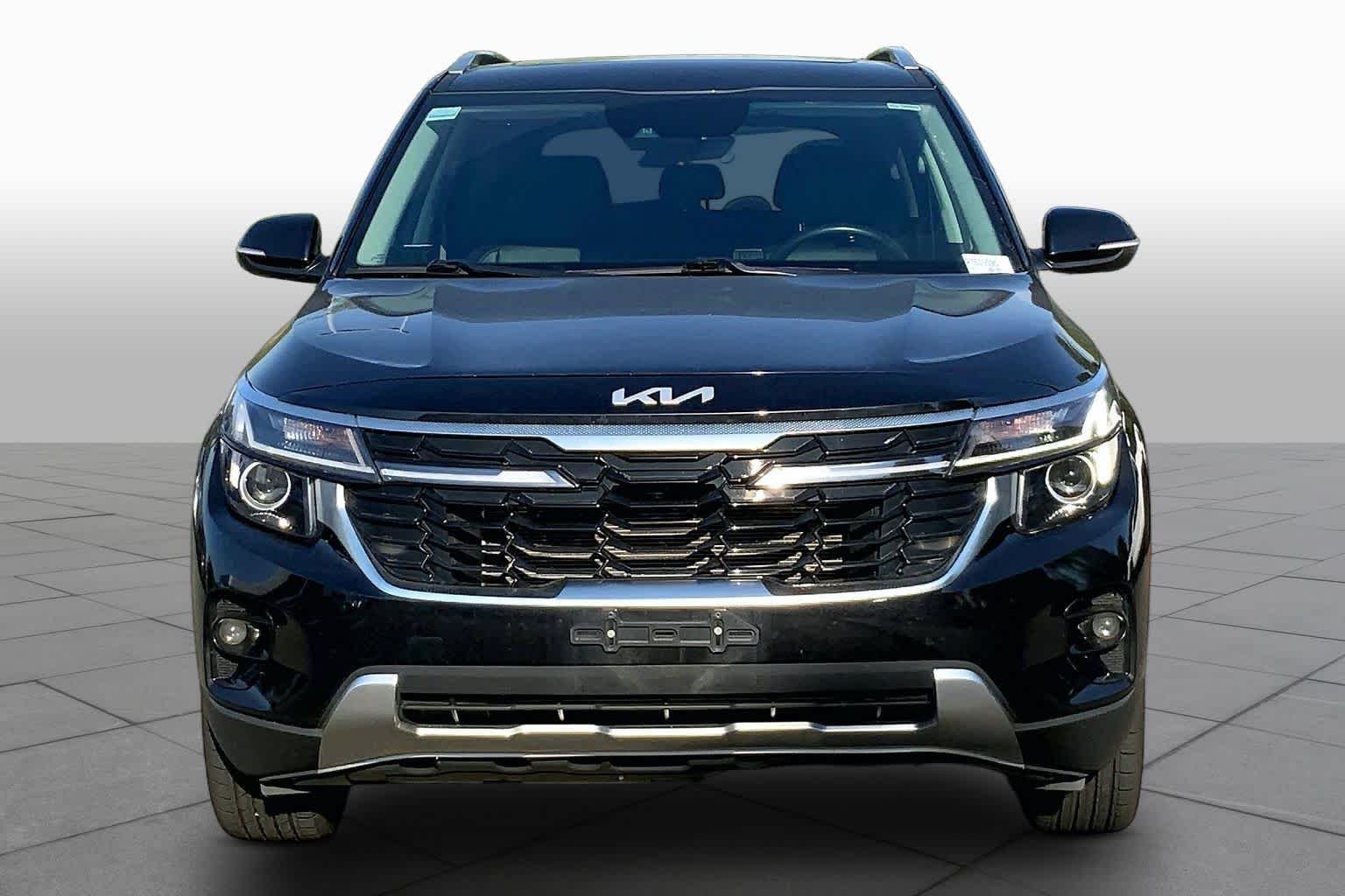 Used 2024 Fusion Black Kia EX image 4