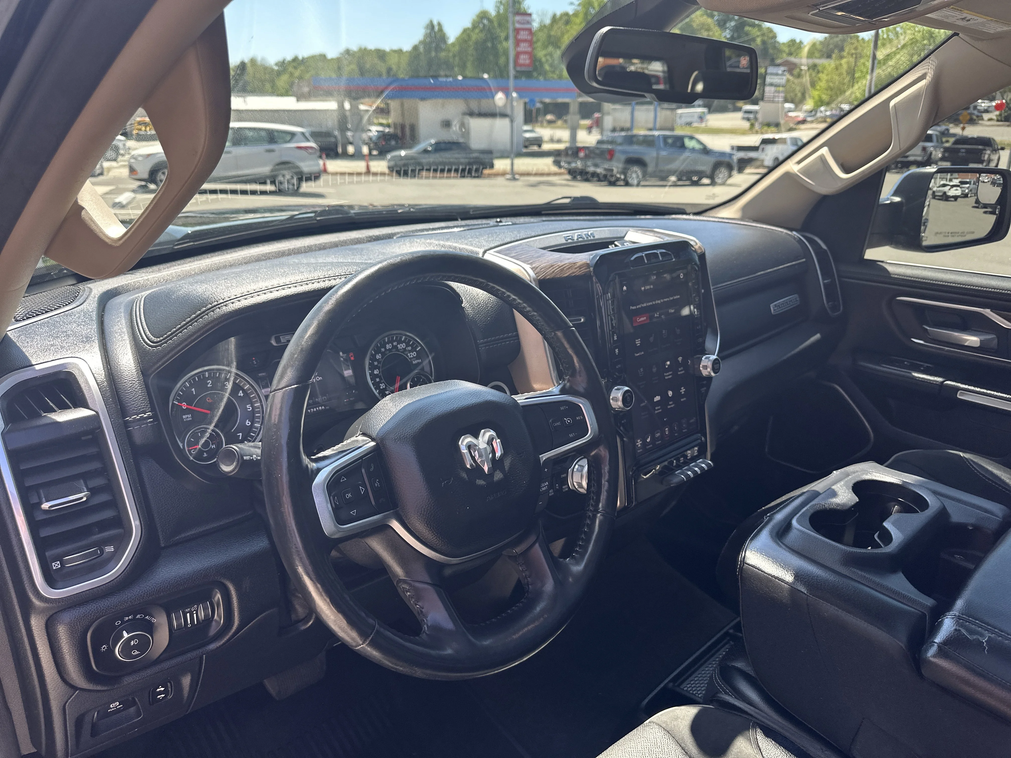 Used 2020 Diamond Black Crystal Pearlcoat Ram Laramie image 11