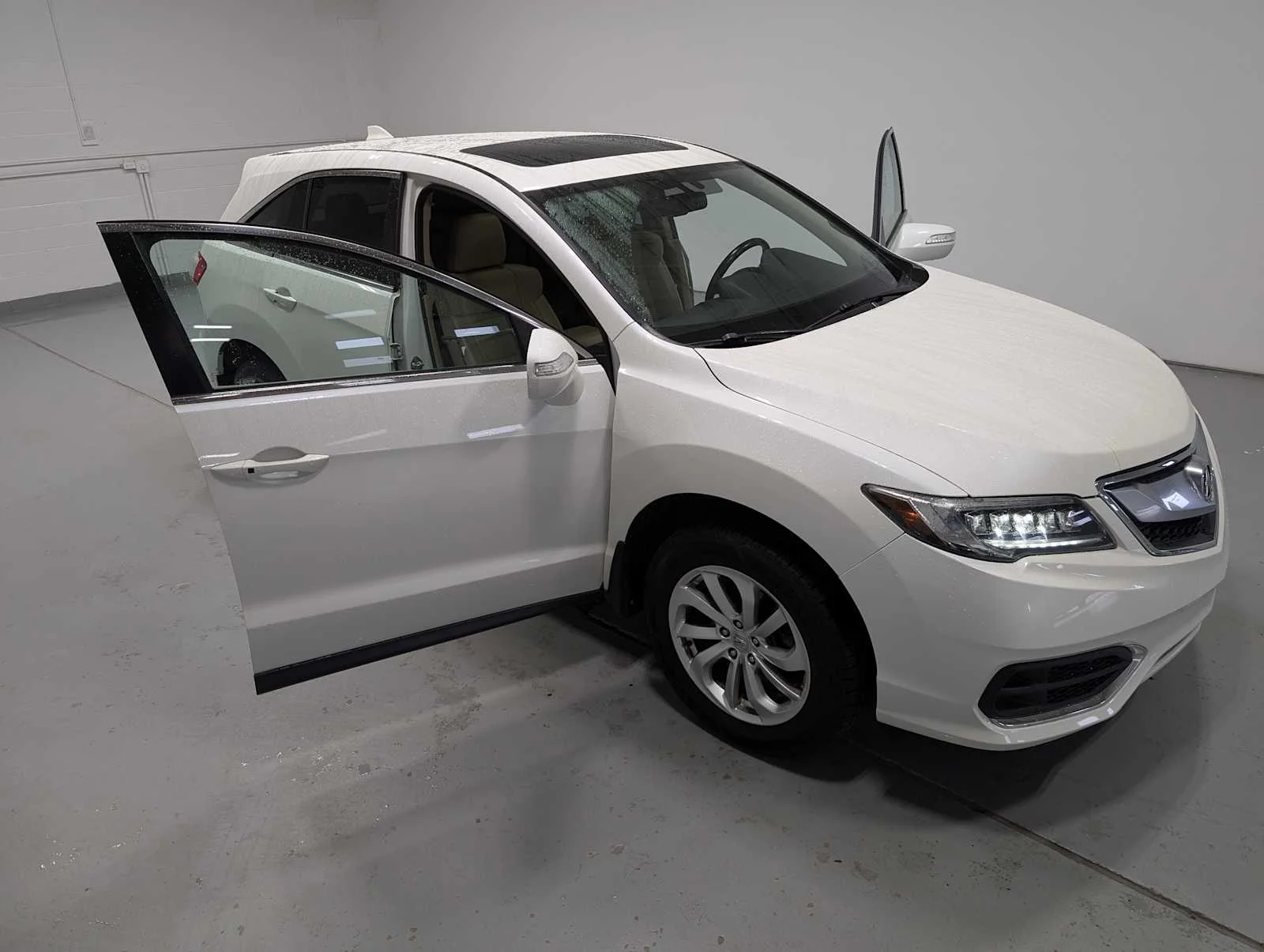 Used 2018 White Diamond Pearl Acura  image 16
