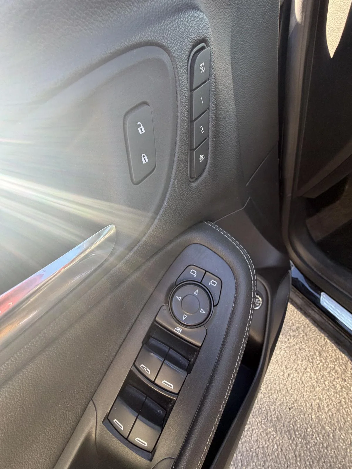 Used 2023 Ebony Twilight Metallic Buick Essence image 18