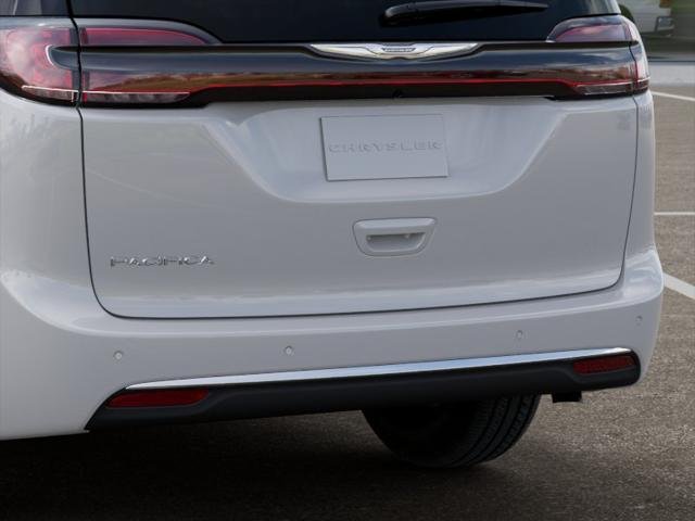 New 2026 Bright White Clear-Coat Exterior Paint Chrysler Select image 39