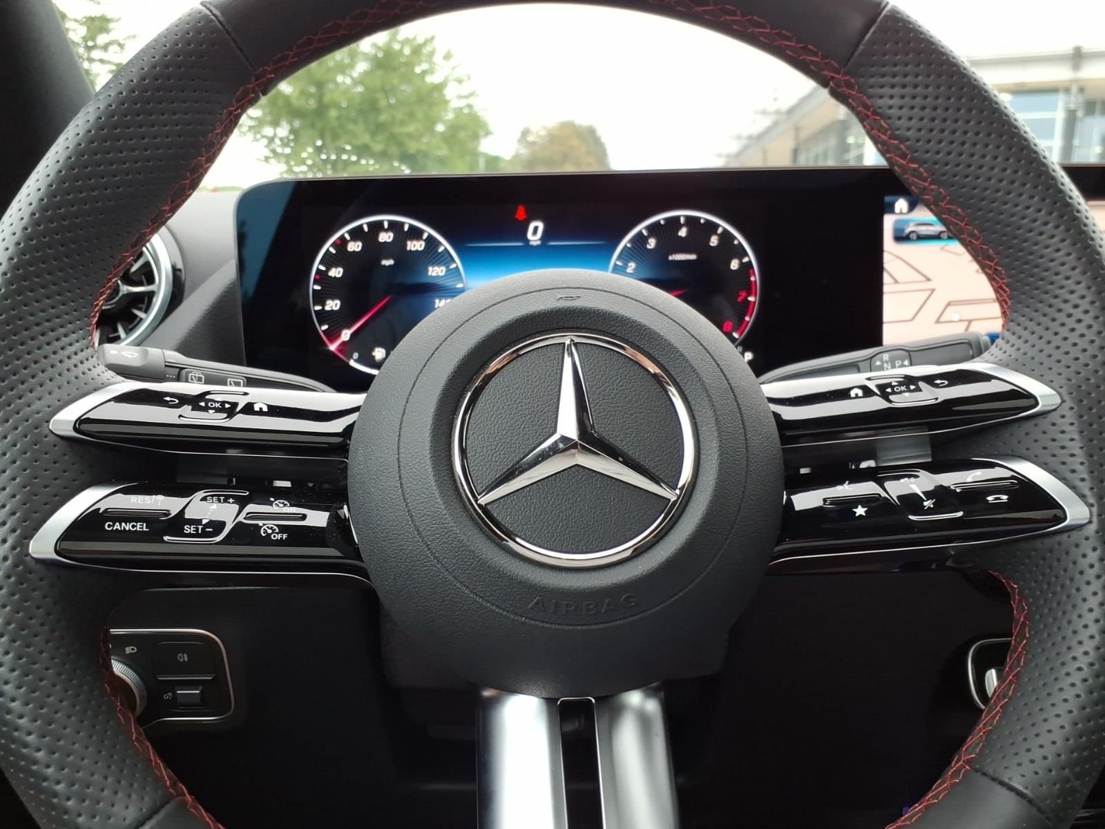 Used 2025 Red Mercedes-Benz GLA 250 image 23