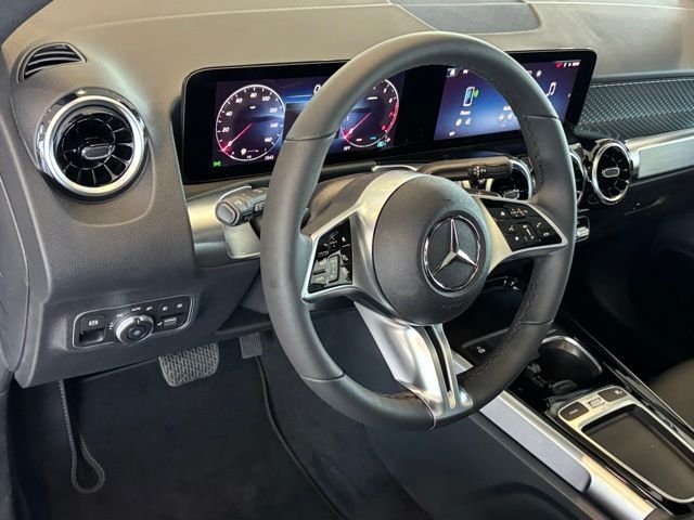 New 2026 Polar White Mercedes-Benz GLB 250 image 9