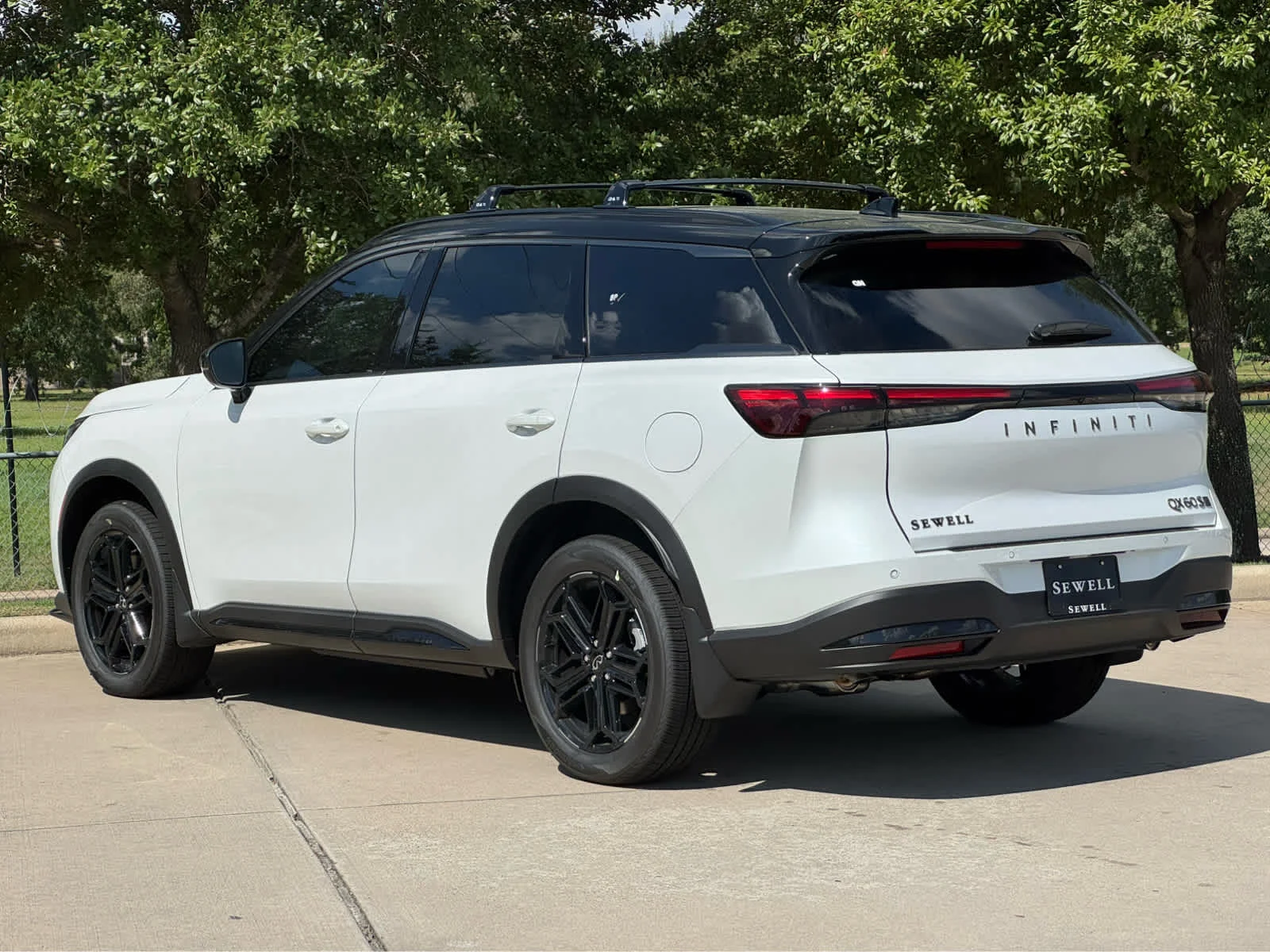 New 2027 2T RAD WHT INFINITI Sport AWD image 4