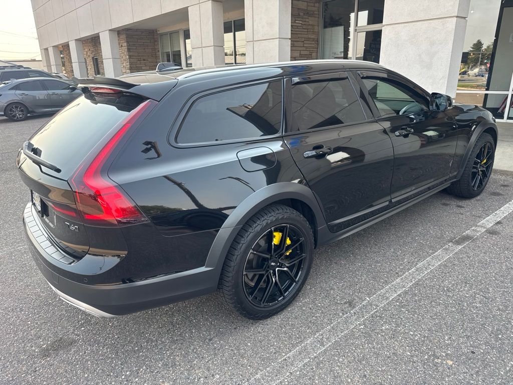 Used 2020 Black Volvo T6 AWD image 4