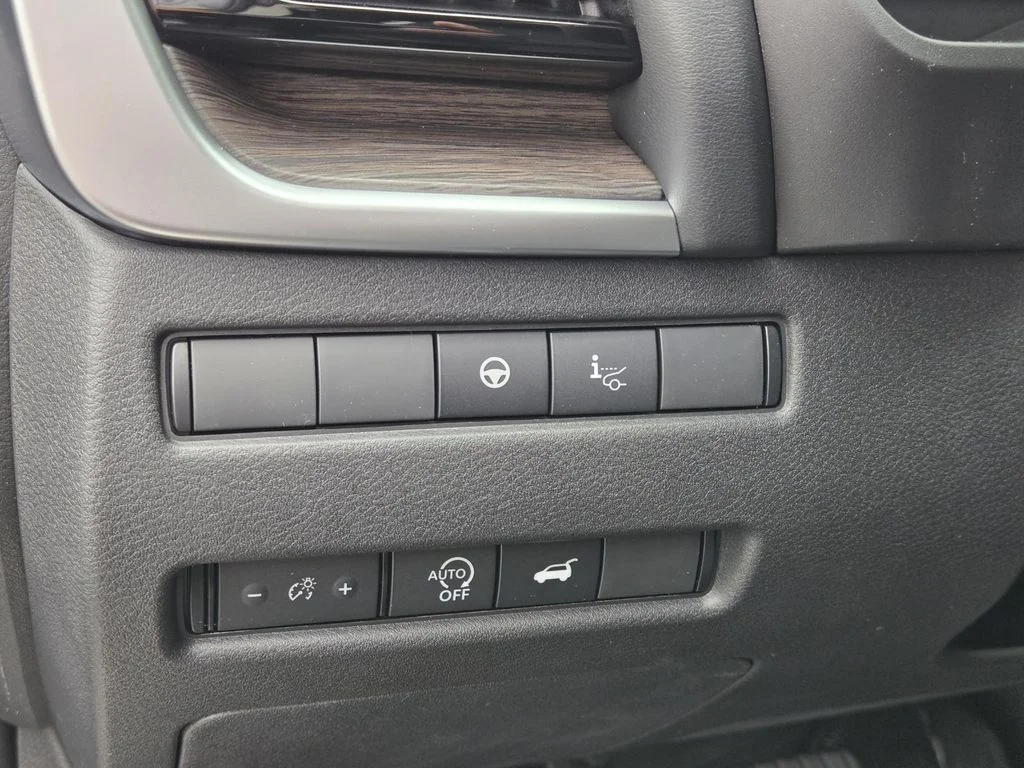 New 2026 Boulder Gray Pearl / Super Black Two-tone Nissan Platinum image 23