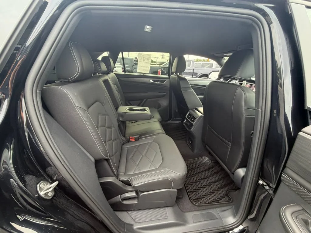 Used 2024 Black Volkswagen 2.0T SE w/Technology image 13